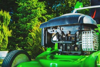 7 Best Push and Self Propelled Walk Behind Lawn Mower Reviews