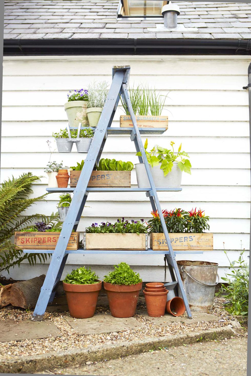 40 DIY Vertical Herb Garden Ideas to Have Fresh Herbs on Hand