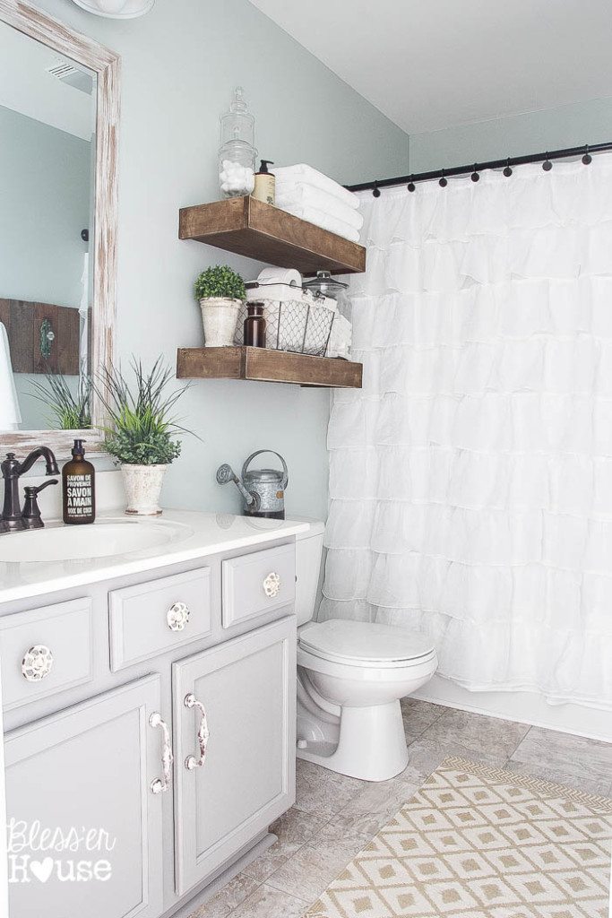 50 Chic and Practical Small Bathroom Ideas