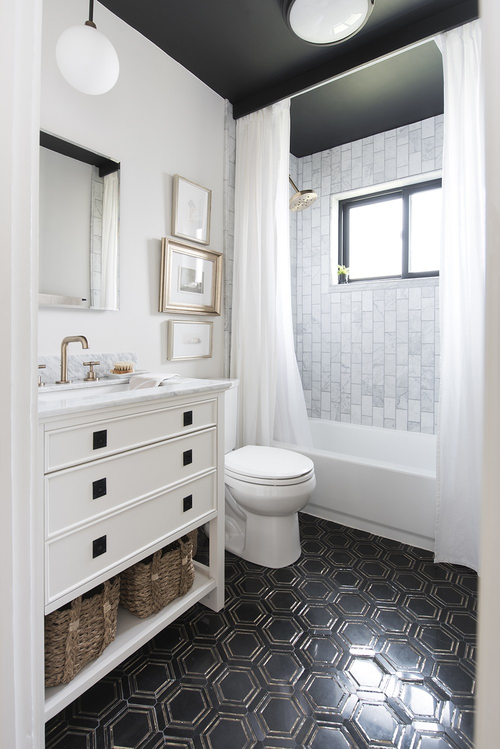 50 Chic and Practical Small Bathroom Ideas