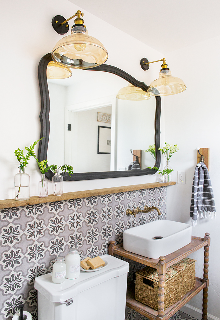 50 Chic and Practical Small Bathroom Ideas