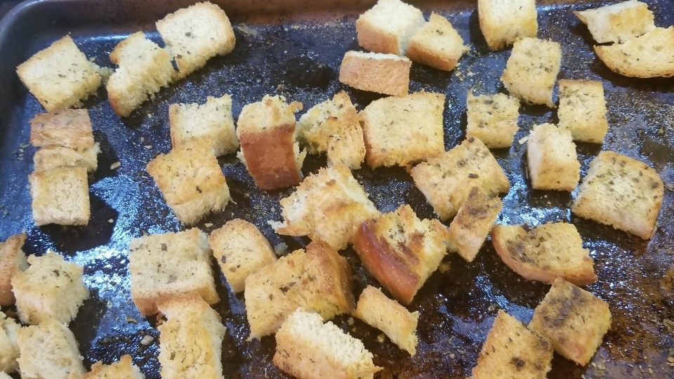 hot to make croutons