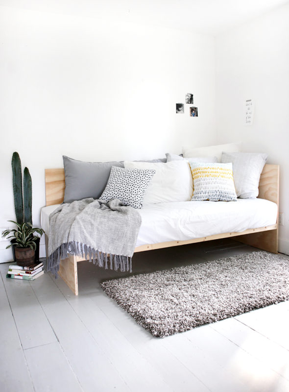 DIY daybed made from plywood