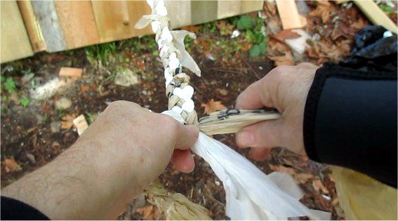 a rope can be made out of plastic bags